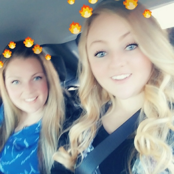 Meet your Posher, Beth & Sarah! - Picture 2 of 4